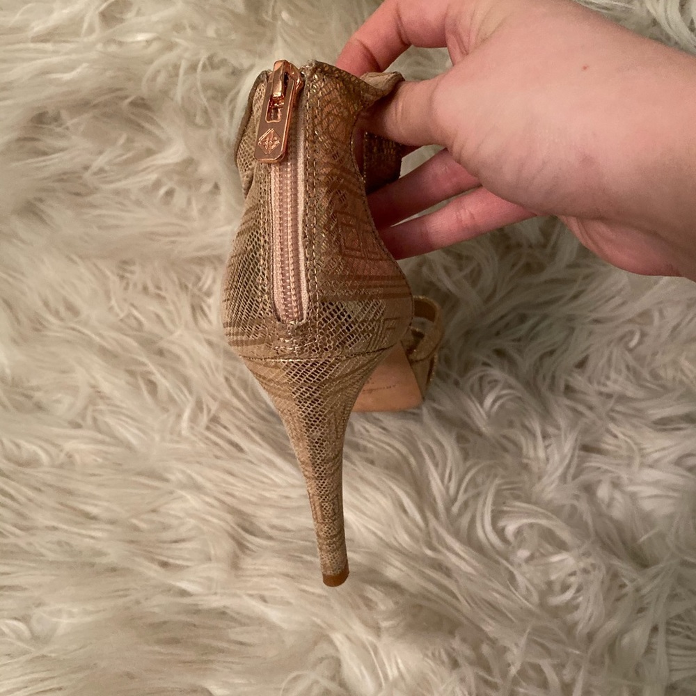 High heels - Picture 2 of 4